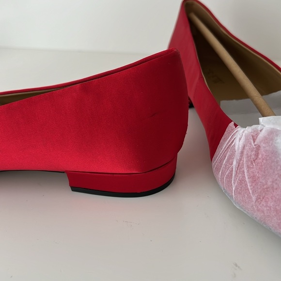 J Crew Pointy Toe Crystal Buckle Holiday Deep Ruby Red Flats Shoe Size 7 1/2 - Picture 3 of 5